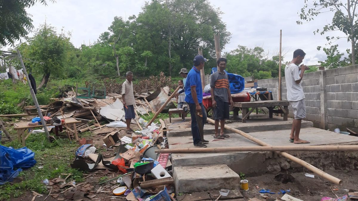  Rumah Kayu Roboh saat Hujan di Situbondo Timpa Anak hingga Terluka