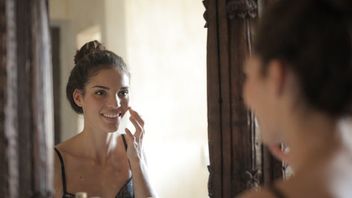 油性肌の持ち主、顔のケアですべきではない5つのこと