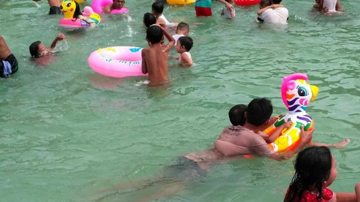 索洛克的热水繁荣旅游再次开放，游客不会受到限制。