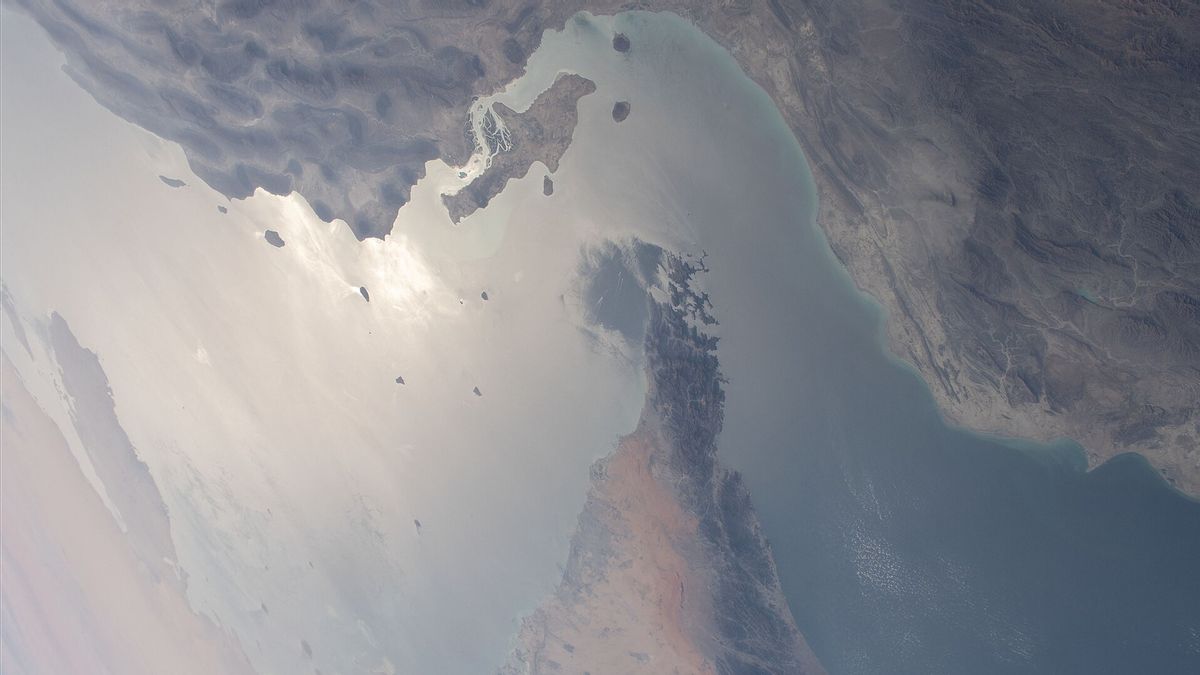 Kapal Tanker Qatar Ubah Haluan Sebelum Lewati Selat Hormuz