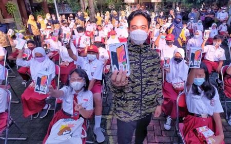 Gibran Unggah Persiapan Pembukaan Sekolah di Solo, Warganet Malah Singgung Polisi Virtual