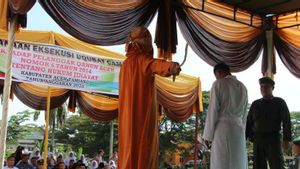 10 Pemain Judi Online Dihukum Cambuk di Aceh Tamiang