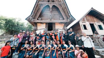 يراجع متحف بوستاك باتاك ، تشجع وزيرة الثقافة على خط السرد والمجموعات المحلية لتصبح معايير للمتاحف الإقليمية