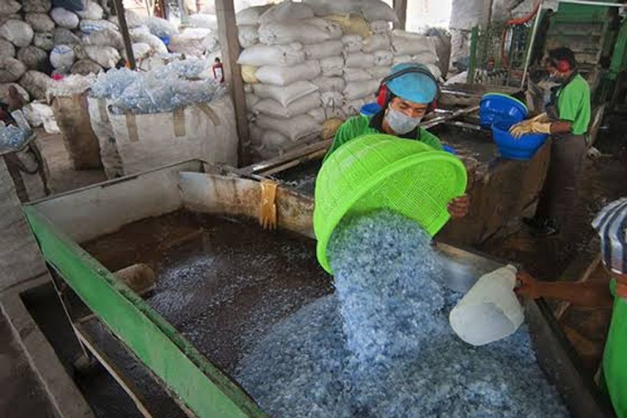 輸入への依存を減らすために、政府はプラスチック産業のための循環経済政策を準備する