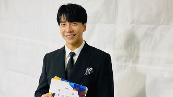 Celebrating 18 Years Of Debut, Lee Seung Gi Denies Breaking Up With Lee Da In