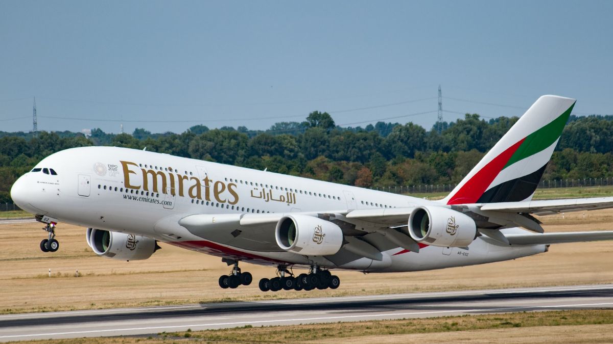 This Baby Was Born In The Sky On Emirates Flight Narita - Dubai