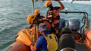 SAR Evakuasi Jasad ABK yang Jatuh dari Kapal saat Mengambil Bola di Laut