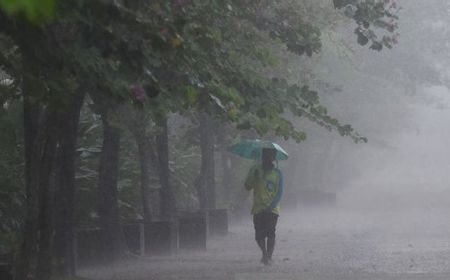 Cuaca Kamis 14 November: Waspadai Hujan dan Petir di Kota Besar Tanah Air