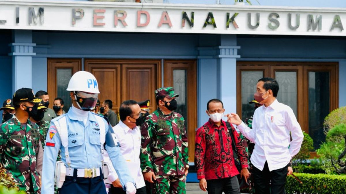 Presiden Jokowi  bersama Rombongan Terbang ke Papua Membuka PON XX