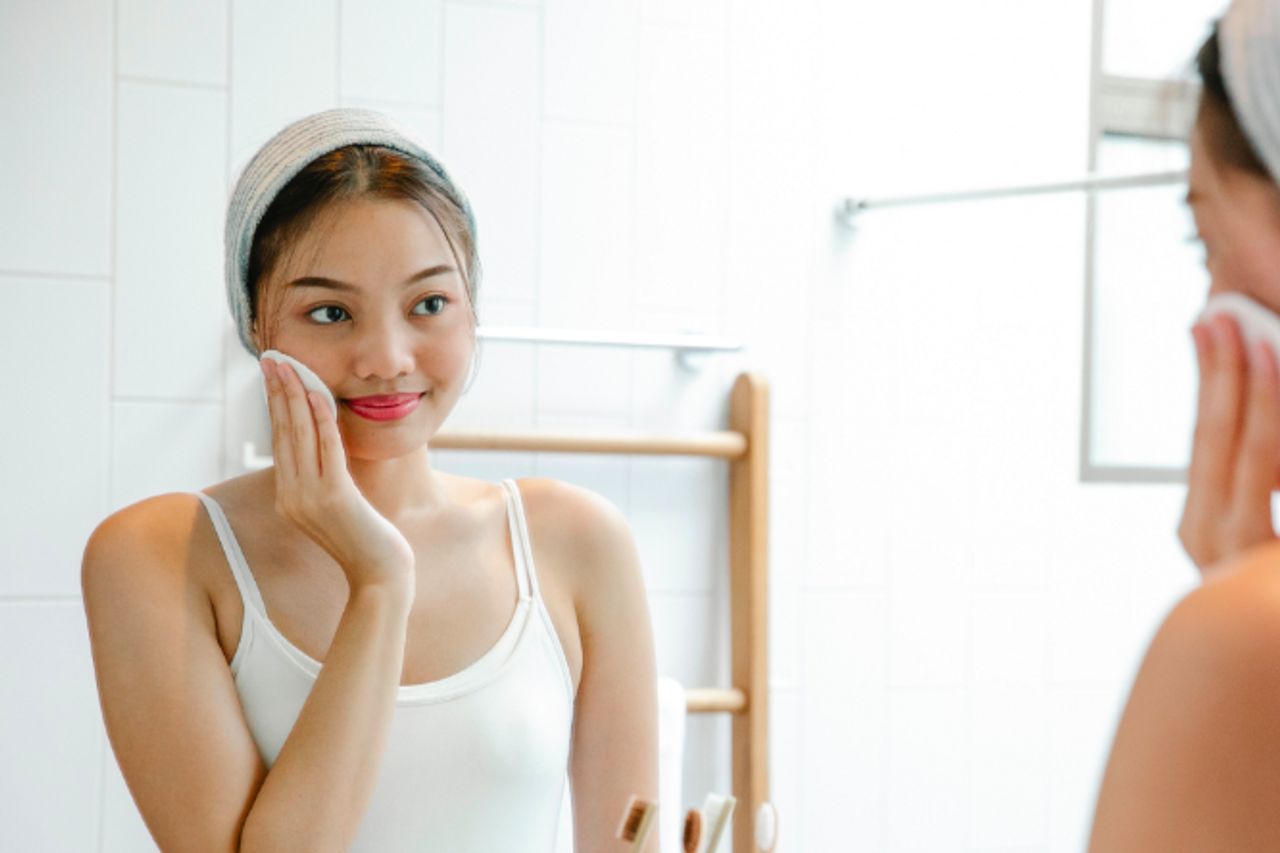 健康な肌を維持するための秘密、腸に良い食べ物を定期的に消費しようとします