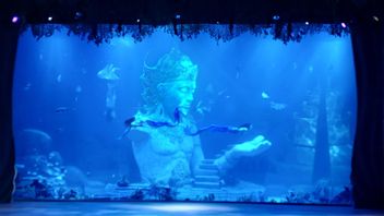 评论Varuna,印度尼西亚第一部与舞台和水下合作的水下剧院