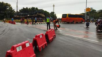 Les Manifestants Se Dispersent De La Statue Du Cheval, Les Restrictions De Voie Rouvrent
