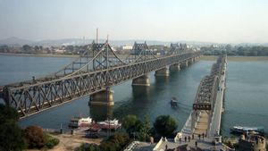 Kereta Barang Lintas Batas Korea Utara dan China Kembali Beroperasi Setelah Ditutup Lima Bulan  