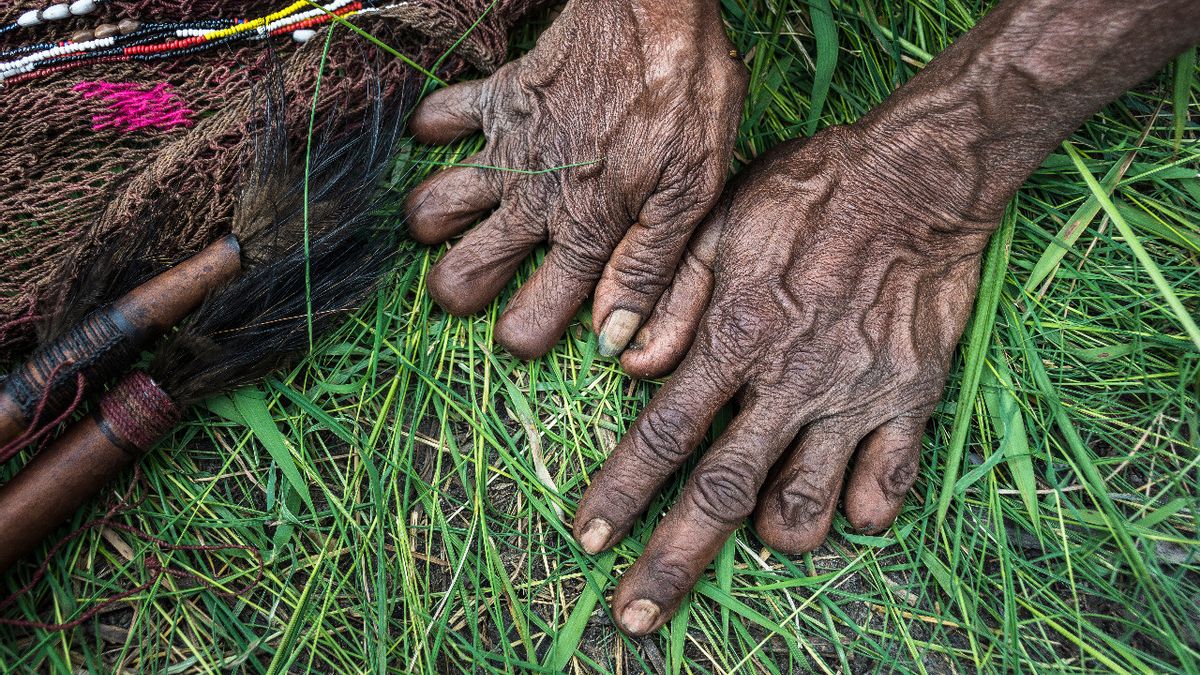 Getting To Know The Tradition Of Cutting Fingers In Papua, The Symbol Of Berkabung Suku Dani After Being Left Behind By Family Members