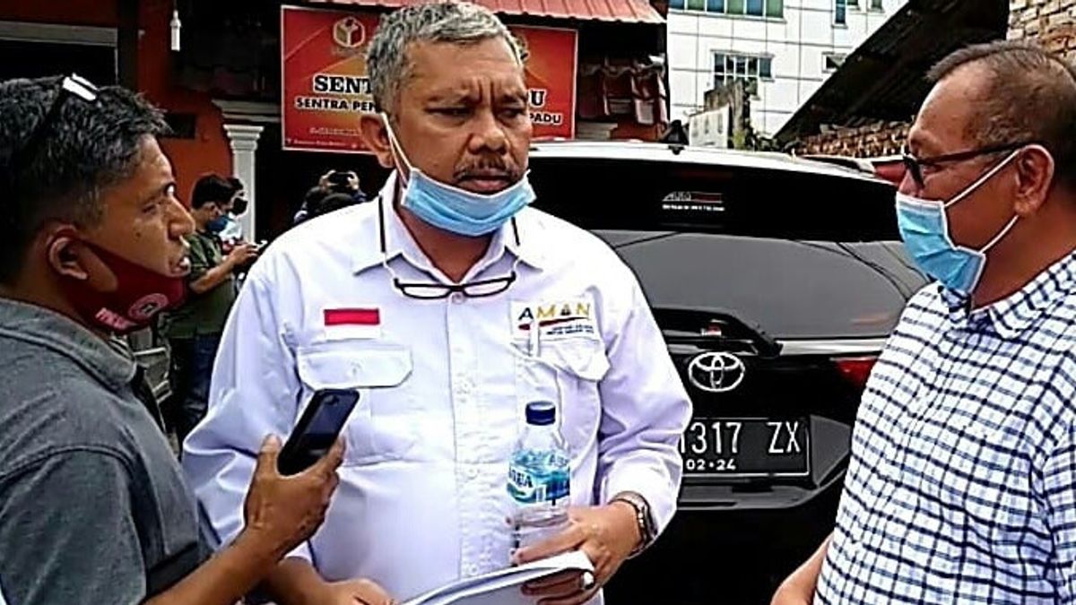 Procureur Akhyar Nasution Signalé Sous-gouverneur Du Nord De Sumatra Ijeck À Bawaslu Medan