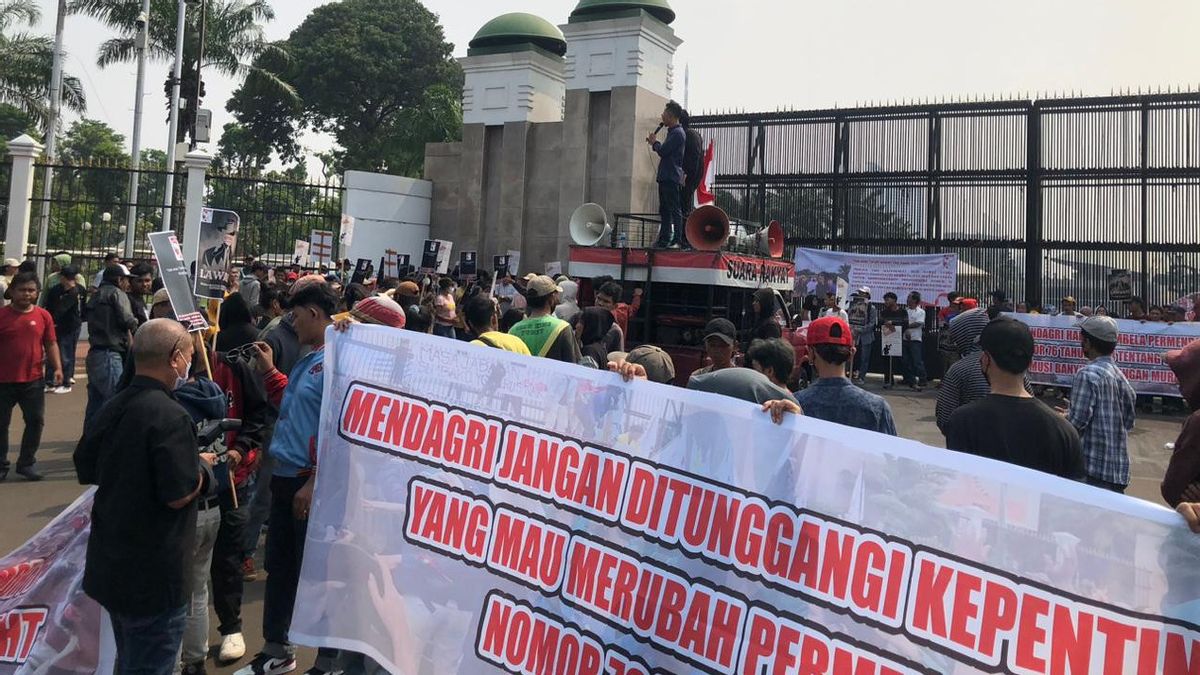 众议院的示威活动,Muratara Sumsel的居民要求内政部长和Tegak Lurus关于Tapal Batas的第二委员会