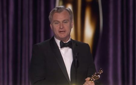 Menang Oscar Pertama Kali, Christopher Nolan: Saya Sudah Lama Memimpikan Momen Ini