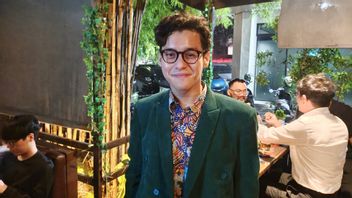 Ardhito Pramono a reconnu avoir des difficultés à écrire et à mener des paroles de la langue indonésienne avec Wijaya 80