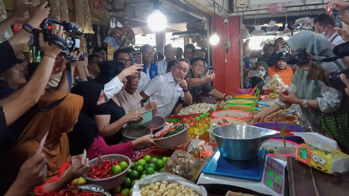 Mendag Zulhas ke Pedagang Pasar Rawamangun: Ambil Untung Boleh, tapi Jangan Berlebihan