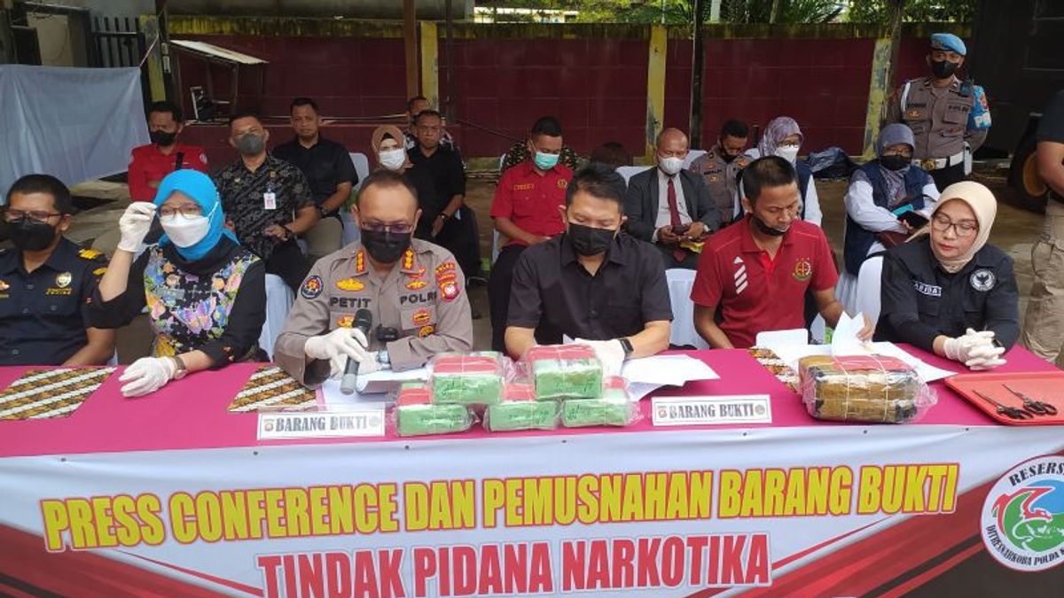 The West Kalimantan Police Destroyed 5 Kg Of Crystal Methamphetamine Evidence Of An Investigating Case From Malaysia