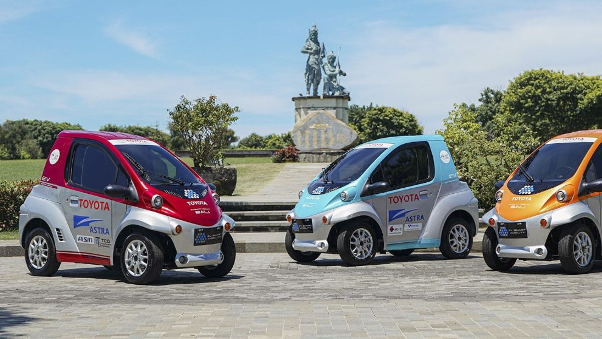 Toyota Introduces Tiny Electric Car Called EV Smart Mobility