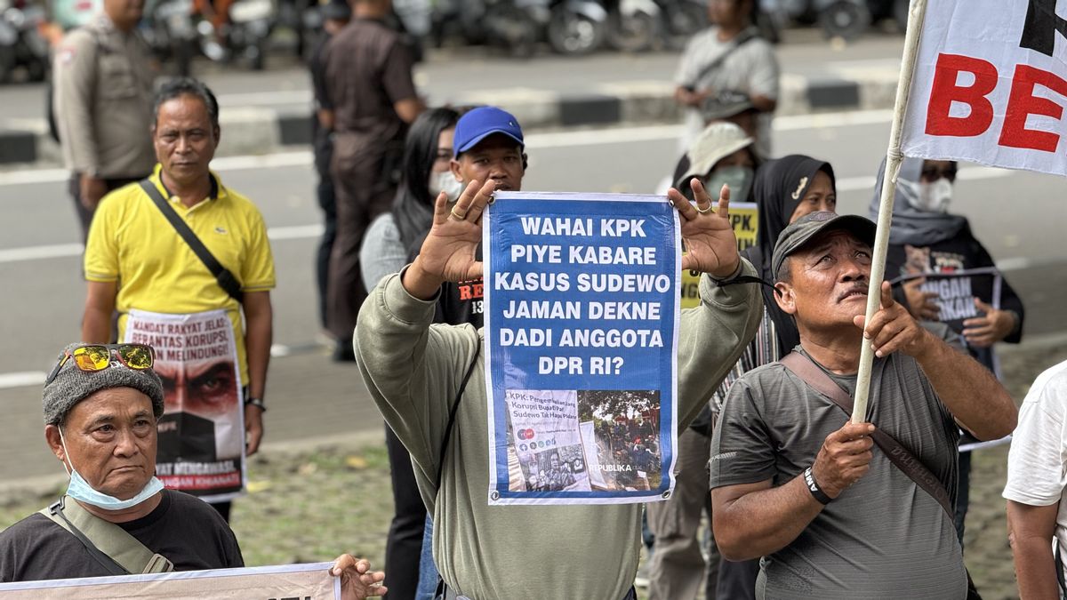 Warga Pati Desak KPK Tetapkan Bupati Sudewo Jadi Tersangka: Jangan Salahkan Kalau Anak Cucu Kami Pintar Korupsi!