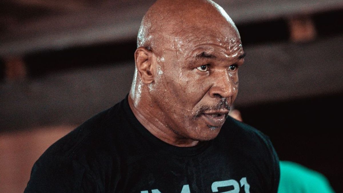 Mike Tyson: Hard For AJ To Beat Usyk