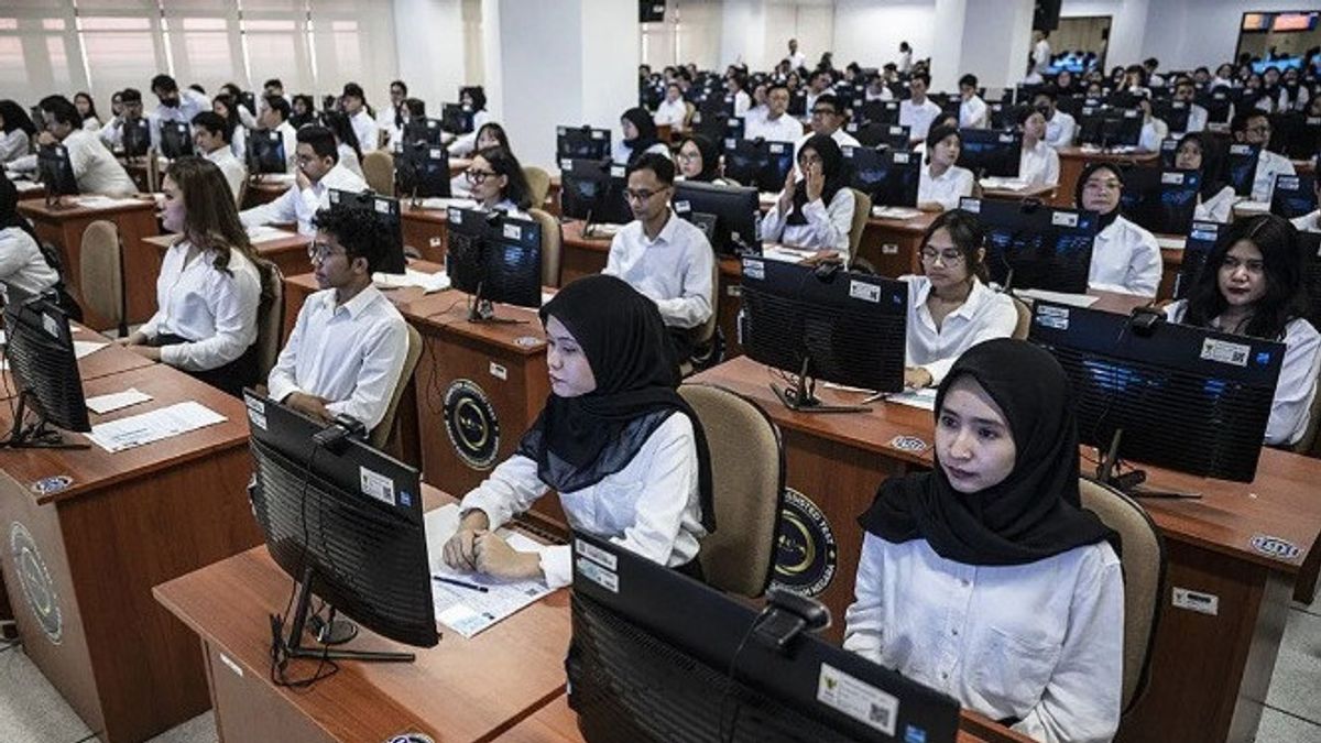 Pemerintah Ciptakan Pengangguran Semu Akibat Pengangkatan CPNS Ditunda Hingga Sembilan Bulan