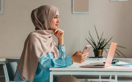 Padu Padan Baju Biru Muda untuk Tampil Stylish dengan Jilbab, Pilih Warna yang Tepat