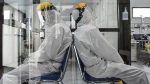 Dokter Inggris yang Pimpin PBB Tangani Ebola dan COVID-19 Meninggal