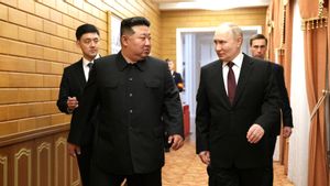 Usai Pembicaraan di Istana Kumsusan, Presiden Putin Sopiri Kim Jong-un Naik Sedan Aurus