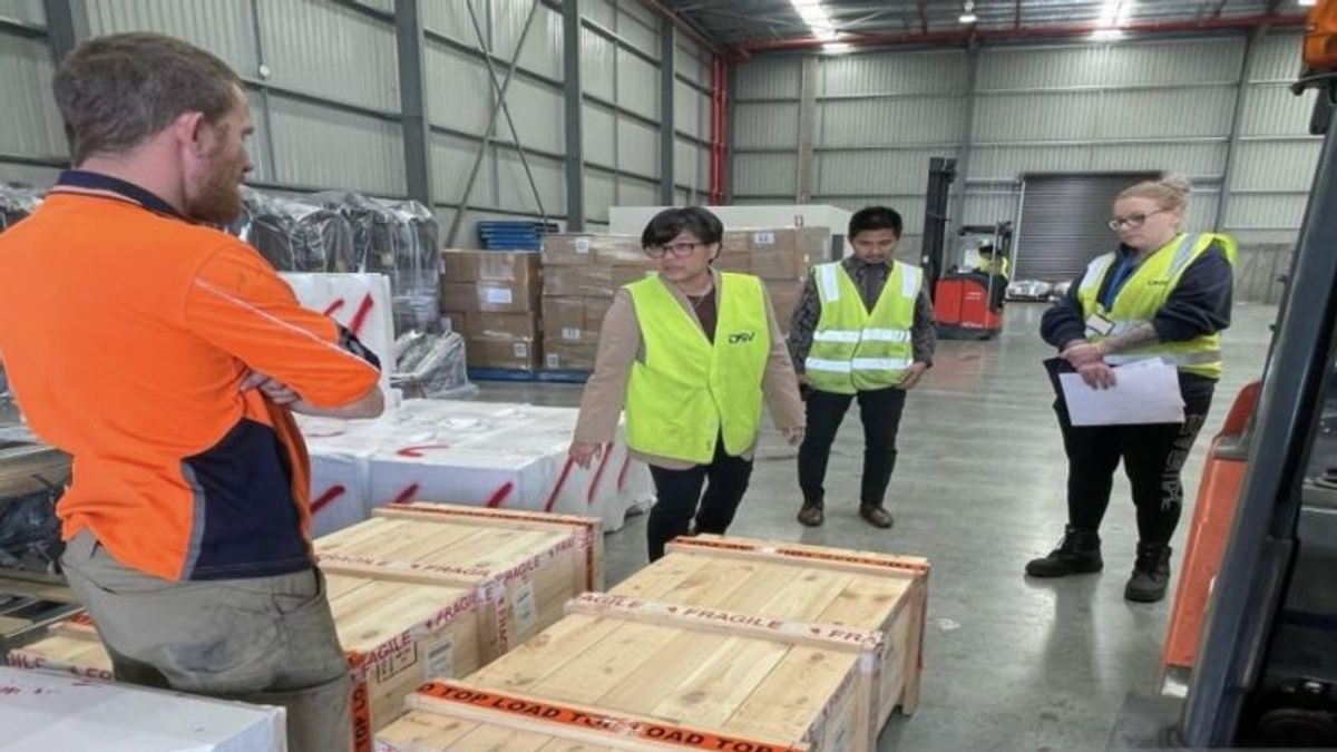 The Indonesian Consulate General In Perth Returns 323 Illegal TekSing Ceramics In Australia