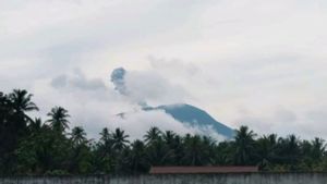 Gunung Ibu di Malut Kembali Erupsi, Muntahkan Abu Setinggi 400 Meter