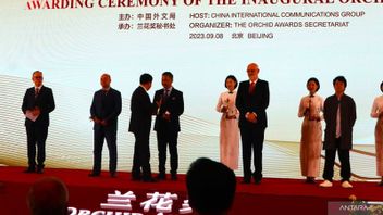 中国政府がディノパティジャラルにオーキッド賞を授与