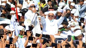 Rizieq Shihab Tak Menduga Antusias Massa Menyambut di Megamendung, Bantah Halangi Satgas COVID-19