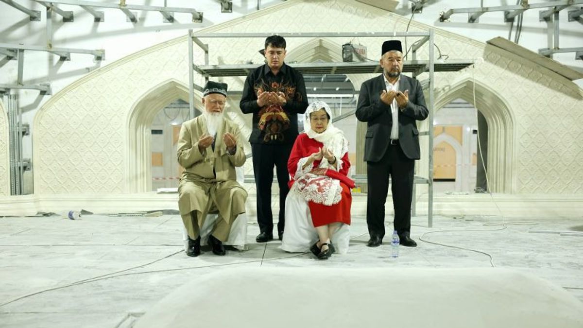 Megawati Soekarnoputri Visits Imam Al Bukhari's Grave In Uzbekistan