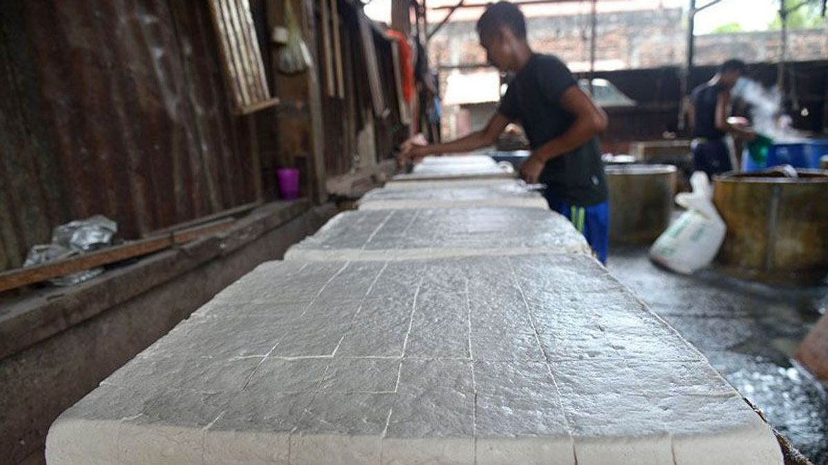 アチェの職人豆腐は、1キログラム当たりRp10,000現在半透明Rp11,500に使用される大豆の価格について不平を言う