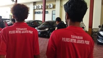 Gardez des couteaux et des sangkur à pinggang, Preman Senen accusé par la police