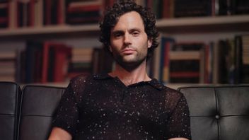 Pernah Tolak Adegan Intim, Penn Badgley Ungkap Alasan Berubah Pikiran