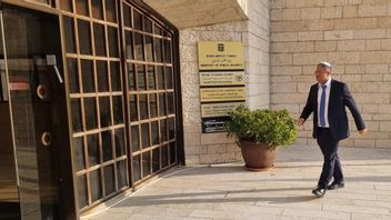 Israeli Right Wing Minister Proposes Crocodile-Surrounded Prisons for Palestinians