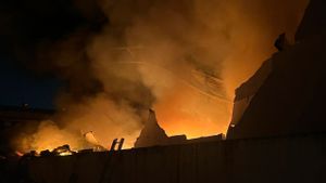Gudang yang Terbakar di Pesing Jakbar Milik Lazada