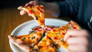 3 Jenis Makanan yang Dapat Memperburuk Kondisi Jerawat