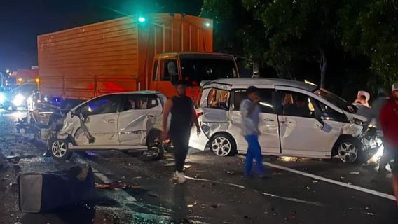 Tabrakan Beruntun Libatkan 10 Kendaraan di Tol Cipularang, 2 Tewas