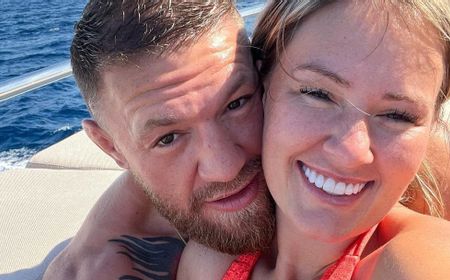 Bukti Cinta Dee Devlin, Tato Nama Conor McGregor di Dekat Payudara