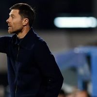 Perburuan Xabi Alonso, Liverpool Disaingi Man City
