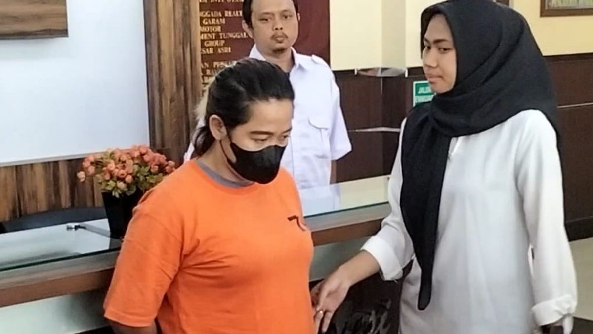 Pimps Arrested In South Jakarta Apartments Have Selled 8 Women For Content