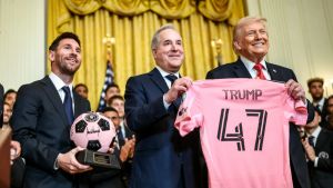 Trump Tuduh Pemungutan Suara Pemilu AS Lewat Pos Curang Tapi Akui Melakukannya