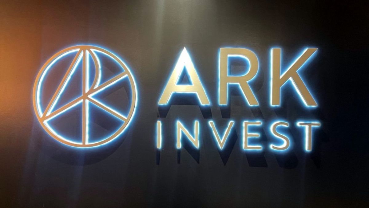 ARK Invest Ubah Arah, Fokus pada Bitcoin Sambil Menunggu Kejelasan ETF Ethereum 