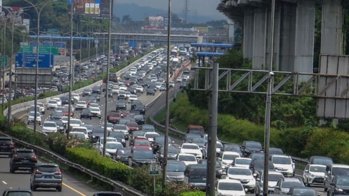 新年が家だけではない住民がまだ多く、ジャカルタから出ている車両の証明は2.7%増加した