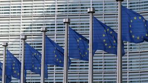 イスラエルの財務大臣は、銀行に対し、入植地に対するEU制裁を遵守しないよう注意を促した。